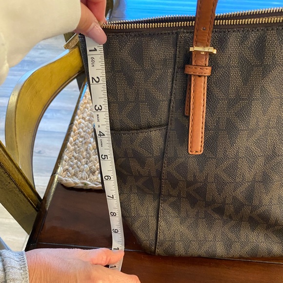 Micheal Kors purse - Picture 4 of 5